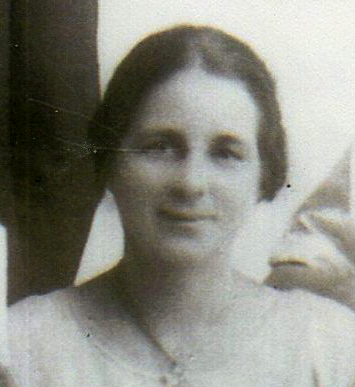 Photo of photos/Lilian Louise Smith b1890 portrait early 1920s